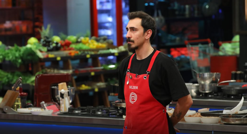 masterchefte-eleme-heyecani-7-kasim-2025-cuma-gunu-son-eleme-adayi-kim-oldu-hangi-yarismaci-potada-1762581366728.png