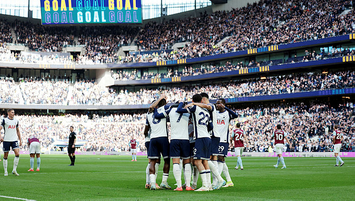 Tottenham farka gitti!