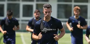 Van Persie ilk kez takımla çalıştı