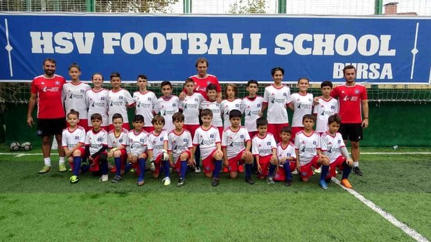 Hamburg’un Bursa’daki futbol okulundaki oyunculara talep yağıyor