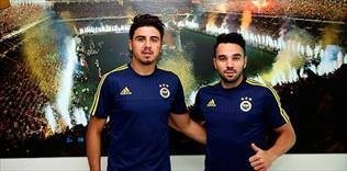 Ozan ve Volkan imzalıyor