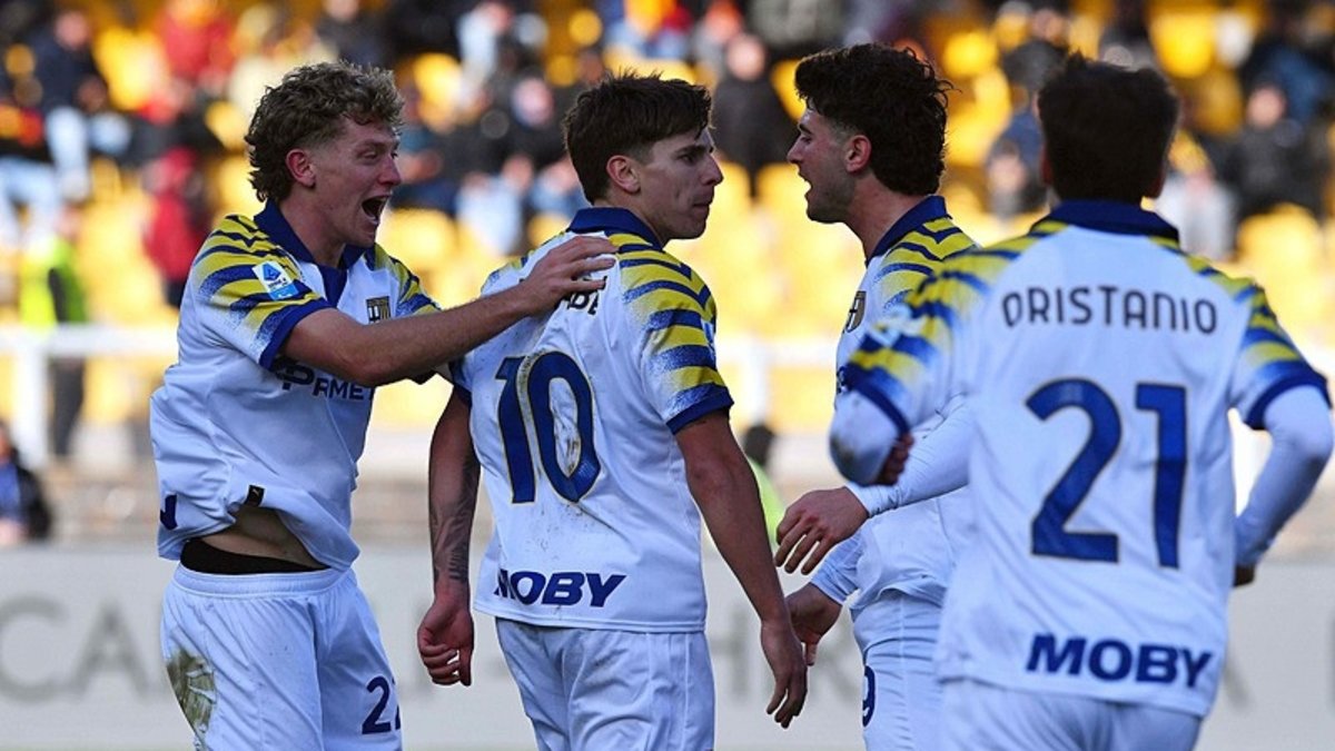 Parma Lecce'yi deplasmanda 2 golle geçti!