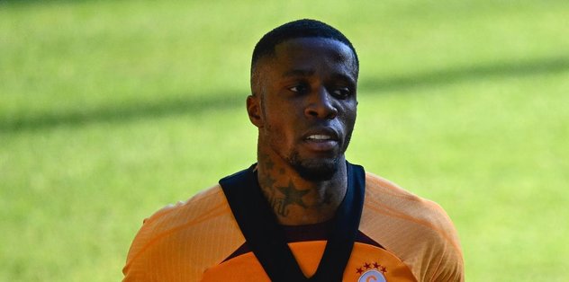 Galatasaray’da Cedric Bakambu ve Wilfried Zaha İlk Antrenmana Çıktı Galatasaray’da Cedric Bakambu ve Wilfried Zaha İlk Antrenmana Çıktı