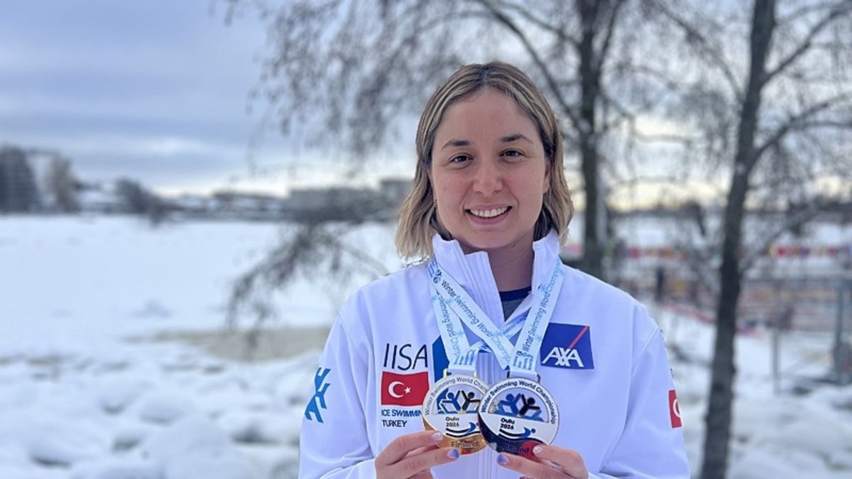 Bengisu Avcı Kış Yüzme Dünya Şampiyonası'nda dünya rekoru kırdı!