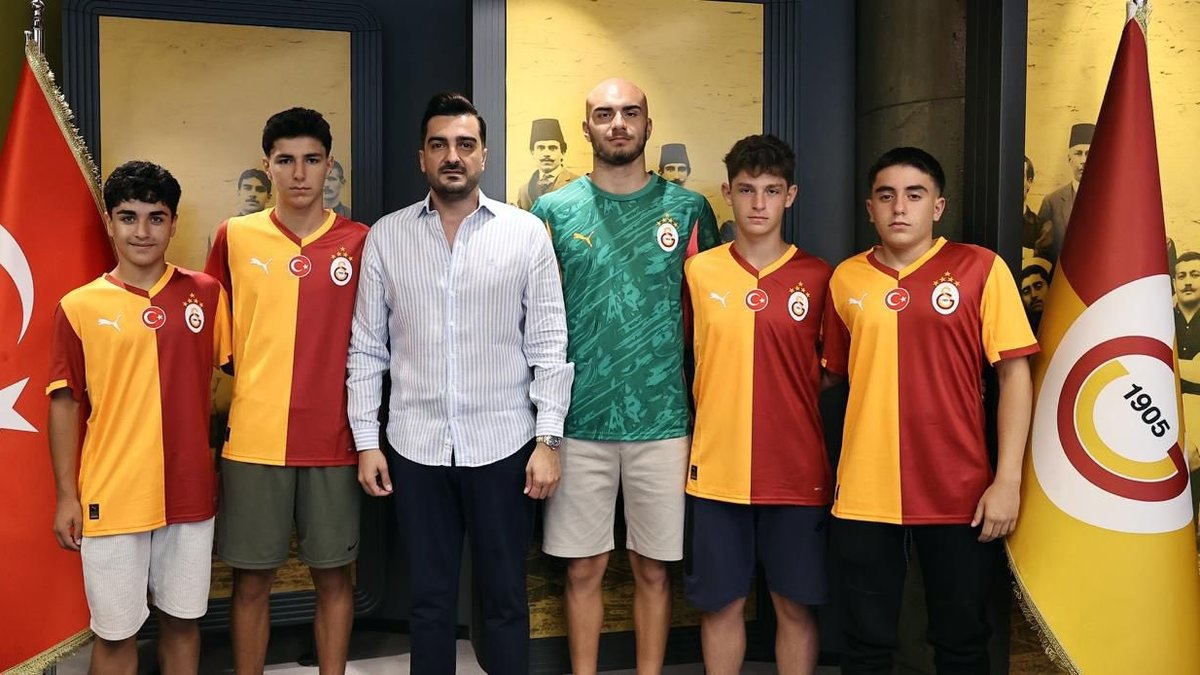 Galatasaray'da 7 imza birden! Galatasaray'da 7 imza birden!