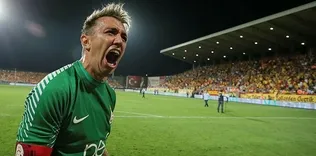 Muslera: Beni kovmaları lazım