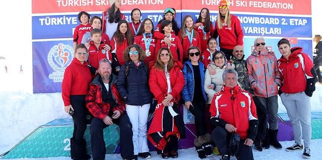 Yıldız Dağı'nda snowboard yarışları