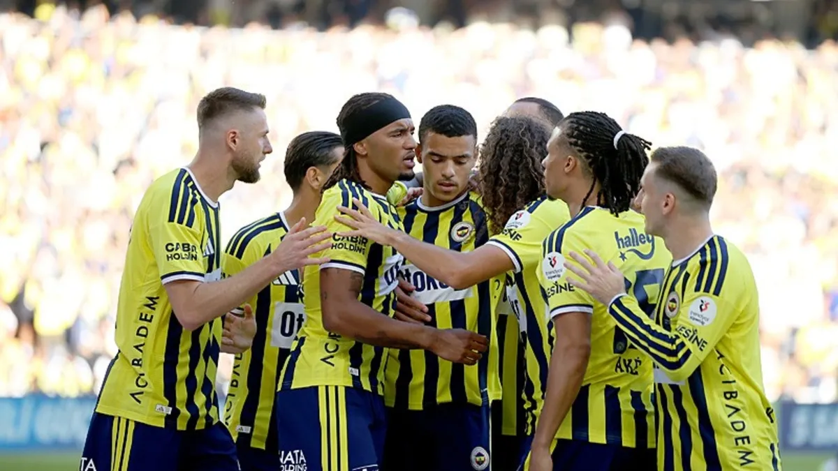Spor Yazarları Fenerbahçe'nin Farklı Galibiyetini Değerlendirdi