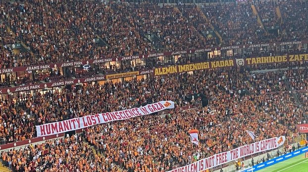 Galatasaraylı taraftarlardan Gazze pankartı!