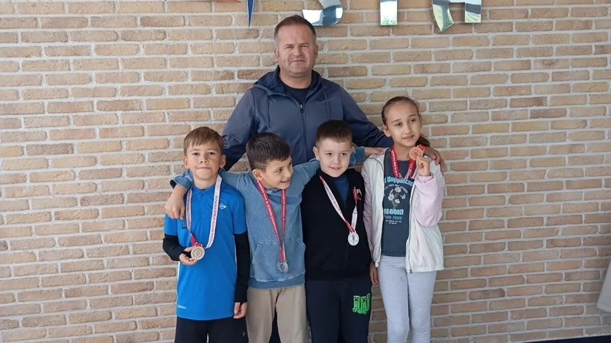 Düzceli minik tenisçiler Sakarya'da dereceye girdi!