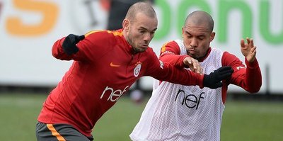 Sneijder ve De Jong derbiye yetişecek mi?