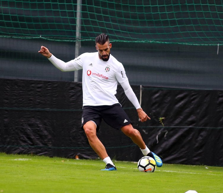 Beşiktaş Teknik Direktörü Şenol Güneş: "Vida giderse 2 stoper şart!"