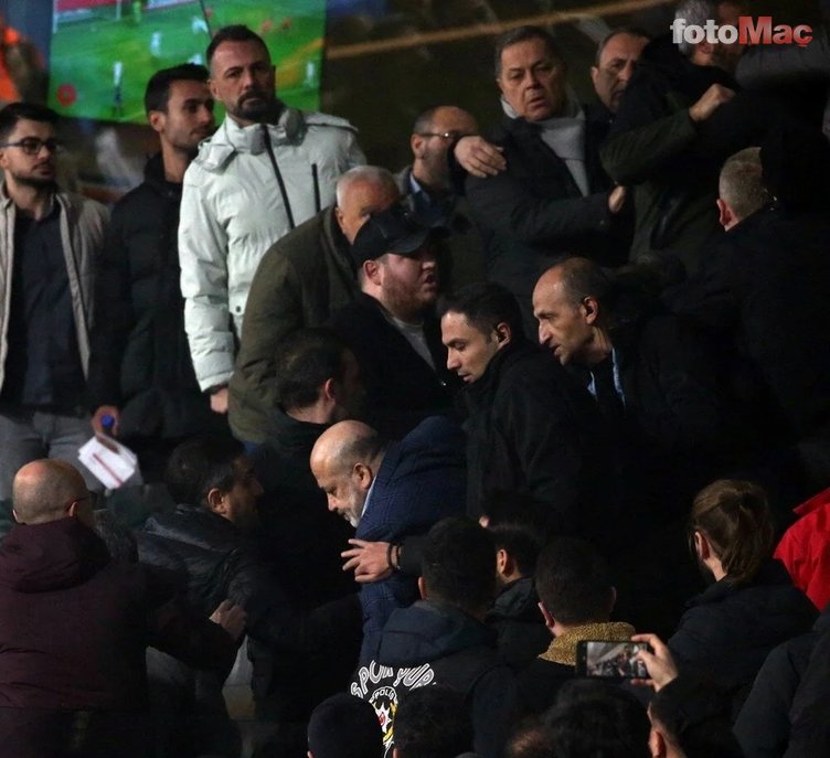 Başakşehir Adana Demirspor maçında saha karıştı! İşte yaşananlar...