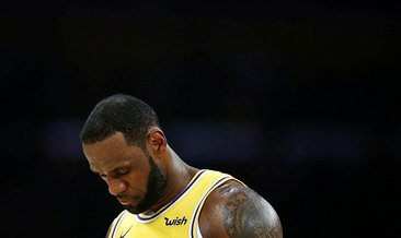Lakers'ta LeBron James sezonu kapadı