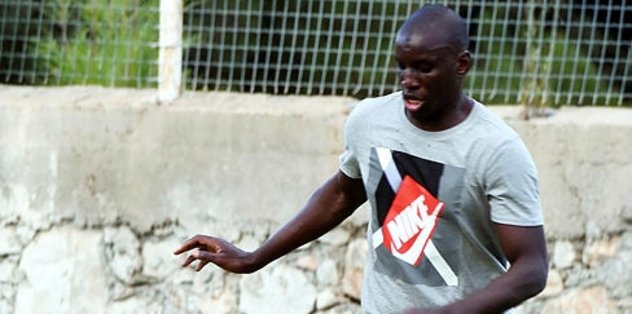 Beşiktaş'ın transfer gündemindeki Demba Ba Shanghai Shenhua'ya transfer oldu