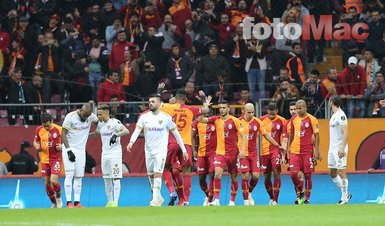 Hakem Galatasaray’a maçı verdi!