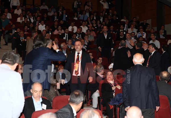 Galatasaray genel kurulunda kavga
