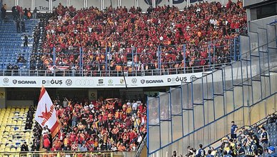Galatasaray tribünlerinin önünde dikkat çeken görüntü!