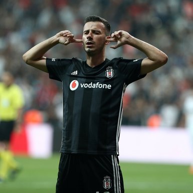 Beşiktaşlı futbolcu Oğuzhan Özyakup, Demet Özdemir’i unutamadı