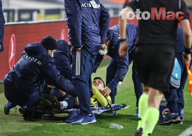 Son dakika spor haberleri:  Fenerbahçe - Antalyaspor maçında Mesut Özil sakatlandı! Mesut Özil sahayı böyle terk etti