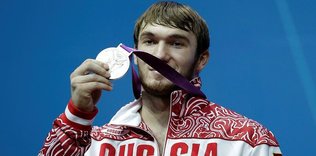 Rus haltercinin madalyası geri alındı