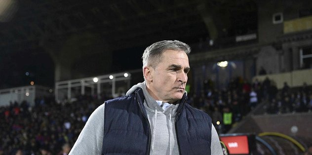 A Milli Takım, Galler maçında farklı bir taktik anlayışıyla çıkacak. A Milli Takım, Galler maçında farklı bir taktik anlayışıyla çıkacak.