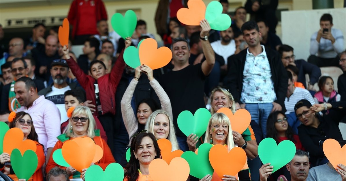 Aytemiz Alanyaspor Un Yabanci Taraftar Grubu Son Dakika Alanyaspor Haberleri Fotomac