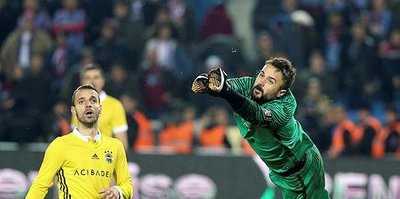Burak’ta yırtık var