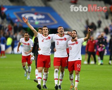 Hakan Çalhanoğlu transfere kapıyı kapattı!