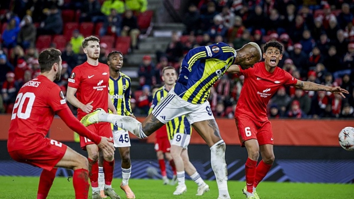 Fenerbahçe penaltı bekledi hakem oyunu devam ettirdi! İşte o pozisyon