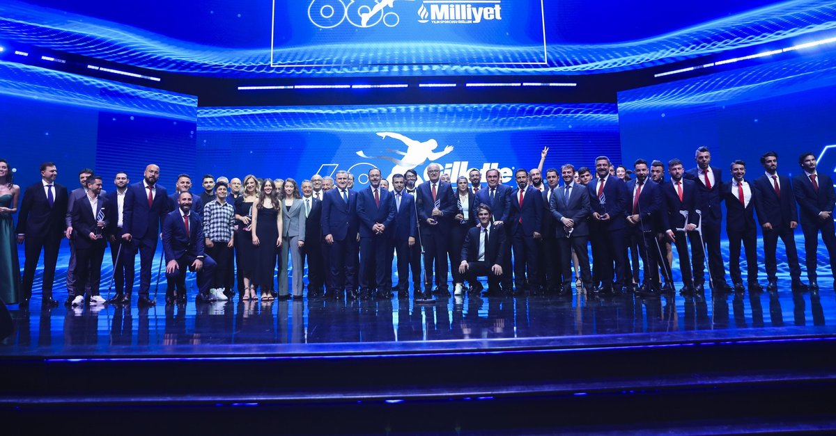 Son dakika spor haberleri: Gillette Milliyet Ödülleri'nde yılın sporcusu Mete Gazoz oldu!