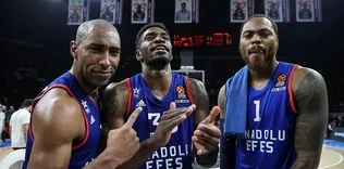 Anadolu Efes play-off’u garantiledi
