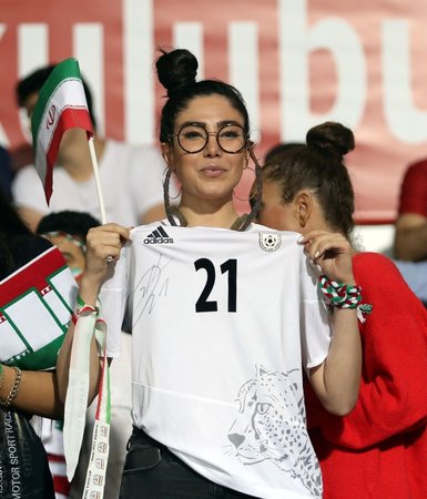 Başakşehir’deki Türkiye İran maçında İranlılar tribünü doldurdu