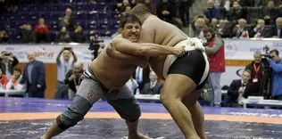 Recep Kara, Asya Sumo Şampiyonu’nu devirdi!