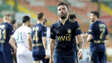 iste alanyaspor fenerbahce macinin kader ani gokhan gonul u kirmiziya goturen pas fotomac