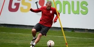 Sneijder takımdan ayrı çalıştı