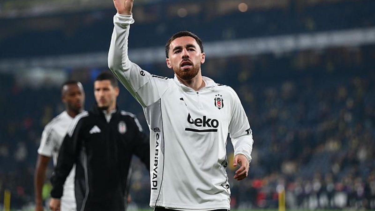 Alkışlar Orkun Kökçü’ye