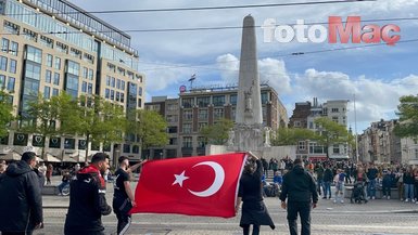 BEŞİKTAŞ HABERLERİ- Beşiktaş taraftarı Ajax maçı öncesi Dam Meydanı’nda toplandı! İşte o görüntüler
