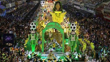 Rio Karnavalı’nda dev langırt