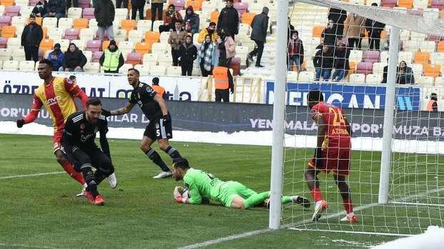 BEŞİKTAŞ HABERLERİ - Direkten dönen toplarda zirve Beşiktaş'ın!