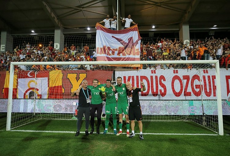Galatasaray'da ilk ayrılık gerçekleşti