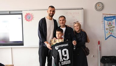 Serdar'dan minik taraftara hediye