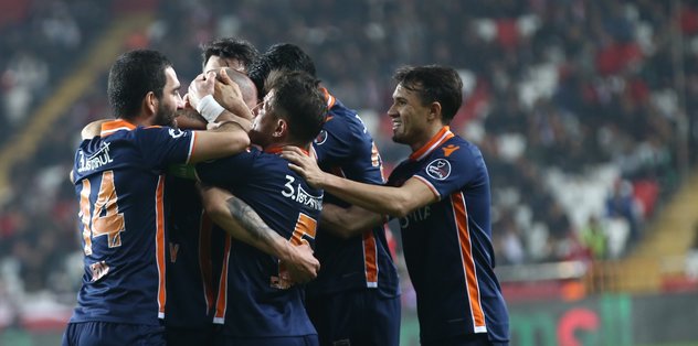 Başakşehir Antalya'dan kayıpsız döndü