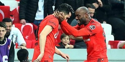 Beşiktaş'ta Vagner Love ve Mustafa Pektemek kendini buldu