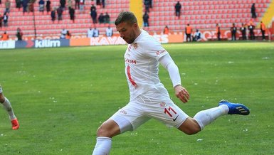 Antalyaspor kupada Podolski'yi riske etmeyecek