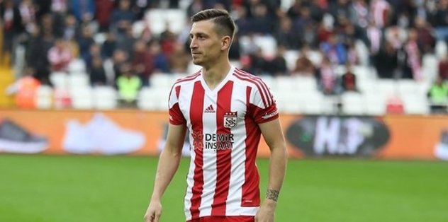 Mert Hakan In Instagram Hesabi Calindi Son Dakika Sivasspor Haberleri Fotomac