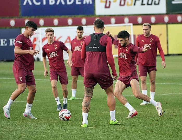 galatasaray-fatih-karagumruk-maci-saat-kacta-galatasaray-fatih-karagumruk-maci-ne-zaman-hangi-kanalda-1755237485207.jpeg