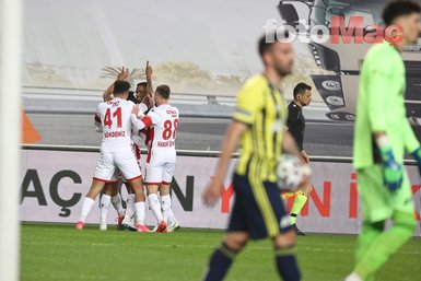 Son dakika spor haberleri: Fenerbahçe - Antalyaspor maçının ardından kırmızı kart çıktı! İşte o anlar...