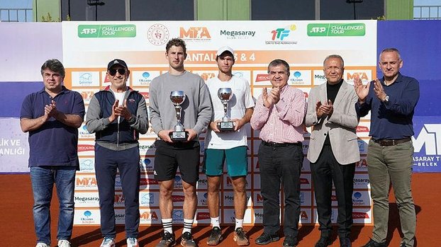 Rus tenisçi Tiurnev Antalya'da şampiyon