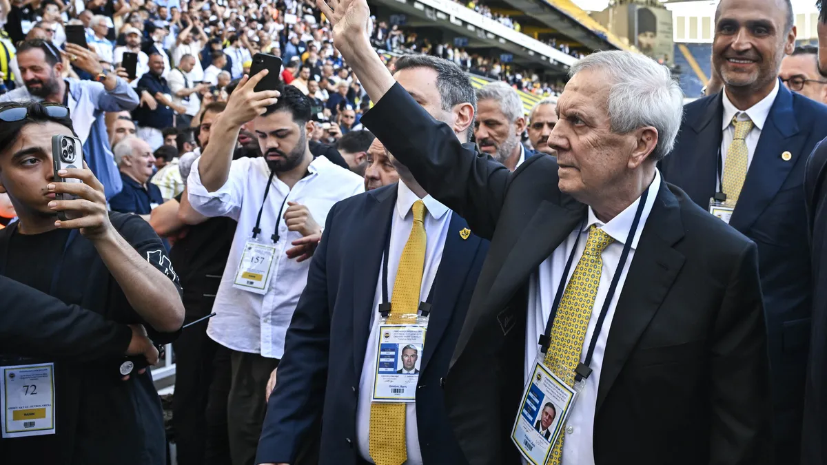 Aziz Yıldırım yeniden Fenerbahçe'nin başkanı! 8 yıl aradan sonra döndü